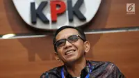 Kepala Biro Humas BPK Yudi Ramdan Budiman saat memberikan keterangan terkait dugaan suap auditor BPK di Gedung KPK, Jakarta, Jumat (22/9). KPK menahan SY yang diduga menerima suap motor Harley Davidson. (Liputan6.com/Helmi Fithriansyah)