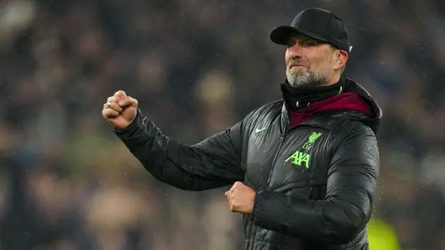 Foto: Girangnya Jurgen Klopp saat Liverpool Bungkam Newcastle di Liga Inggris, Sampai Hampir Kehilangan Cincin Pernihakannya