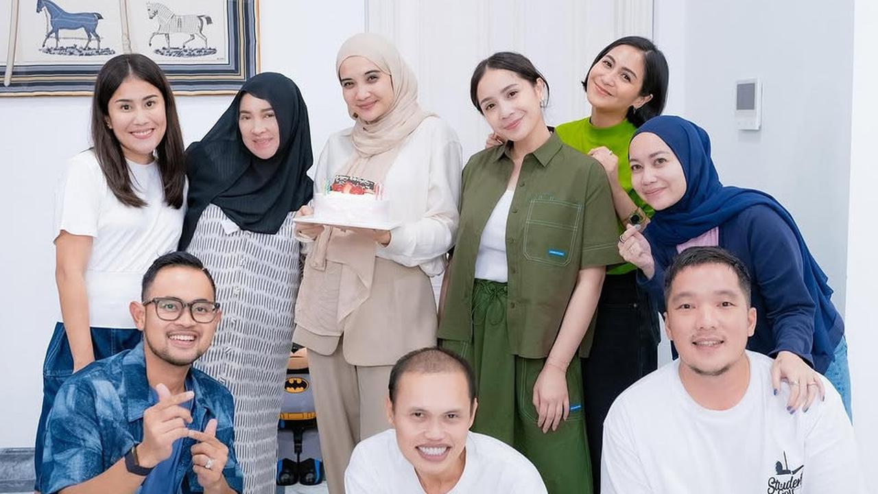 Zaskia Sungkar Kembali Dapat Kejutan Ulang Tahun dari Para Sahabat, Ada Nagita Slavina, Gilang Widya hingga Wanda Hara