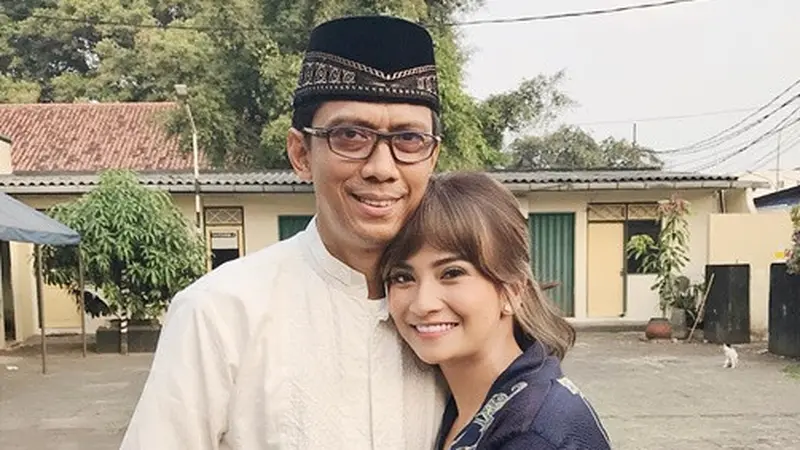 Tak Tahu Anaknya Menikah, Ini 5 Momen Mesra Vanessa Angel Bareng Ayah