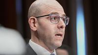 Stephen Miran, calon Gubernur Federal Reserve, memberikan kesaksian dalam sidang Komite Perbankan Senat di Washington, Kamis (4/9/2025). (Foto: AP/Mariam Zuhaib)