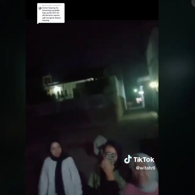 viral sekelompok remaja merekam sosok aneh berjalan kayang