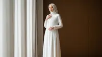 9 Model Gamis Putih Simple dan Elegan untuk Acara Syukuran, Tampil Anggun dan Bersahaja