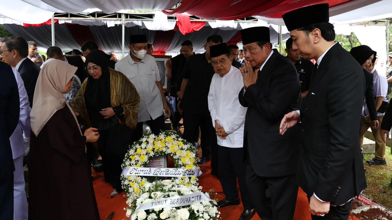 SBY Kenang Almarhum Try Sutrisno Prajurit Teladan dan Negawaran