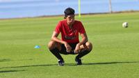Bek PSIS Semarang asal Bali, Meru Kimura, saat berlatih dengan Bali United Youth di Training Ground Bali United, kawasan Pantai Purnama, Gianyar, beberapa waktu lalu. (Bola.com/Maheswara Putra)
