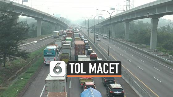 VIDEO: Jelang Tahun Baru, Tol Cikampek Macet