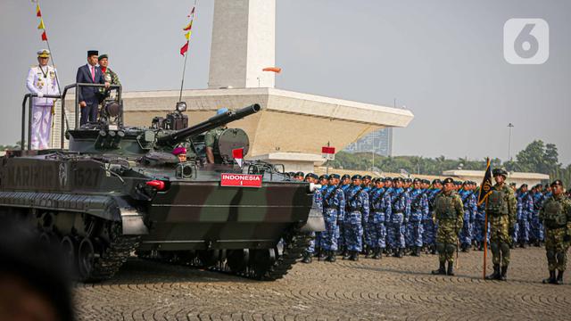 Joko Widodo Pimpin Upacara HUT TNI ke-78 di Monas