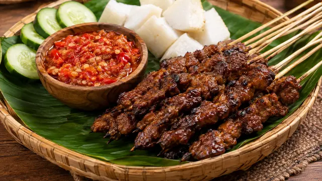 Ilustrasi Resep Sate Plecing Bali Pedas Segar
