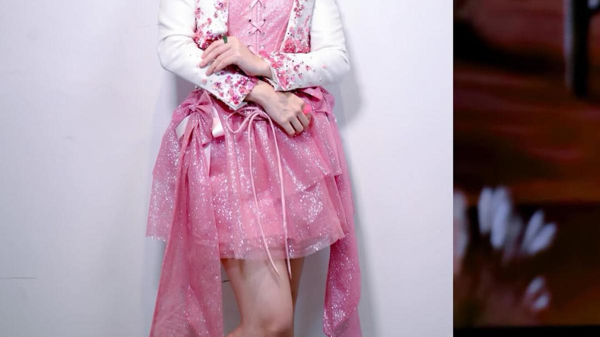 Bak Glinda dari Negeri Oz, Ayu Ting Ting Tampil Manis dalam Balutan ...