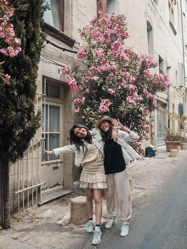 Gaya Kompak Si Kembar Olivia Jensen dan Sabrina yang Baru Saja Berulang Tahun