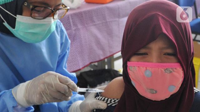 Pemberian Imunisasi untuk Anak Sekolah di Kota Depok