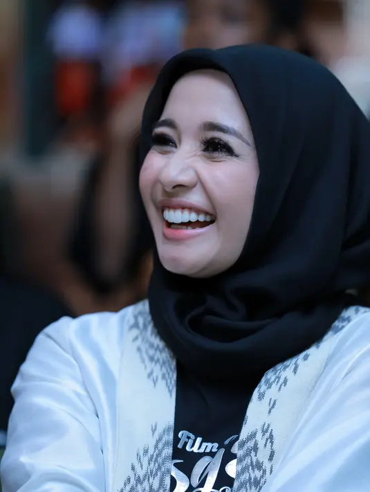 Dalam acara gala premiere di XXI Epicentrum, Kuningan, Jakarta Selatan, Senin (16/5/2016) Bella tidak banyak menjawab pertanyaan wartawan seputar hubungannya dengan pengusaha muda tersebut. (Adrian Putra/Bintang.com)