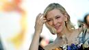 Aktris Australia Cate Blanchett saat tiba untuk pemutaran film 'Tar' pada ajang Venice Film Festival 2022 di Venesia, Italia, 1 September 2022. Penampilan Cate Blanchett mendapat sentuhan dari desainer Daniel Roseberry. (Tiziana FABI/AFP)