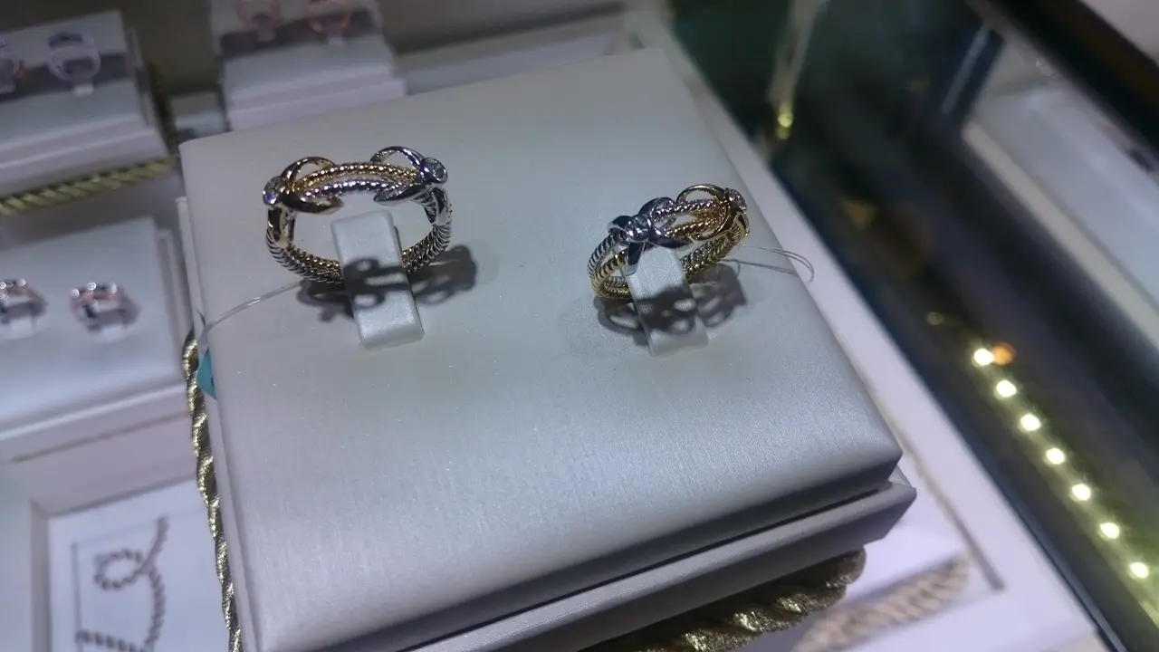 3 desainer rancang cincin kawin