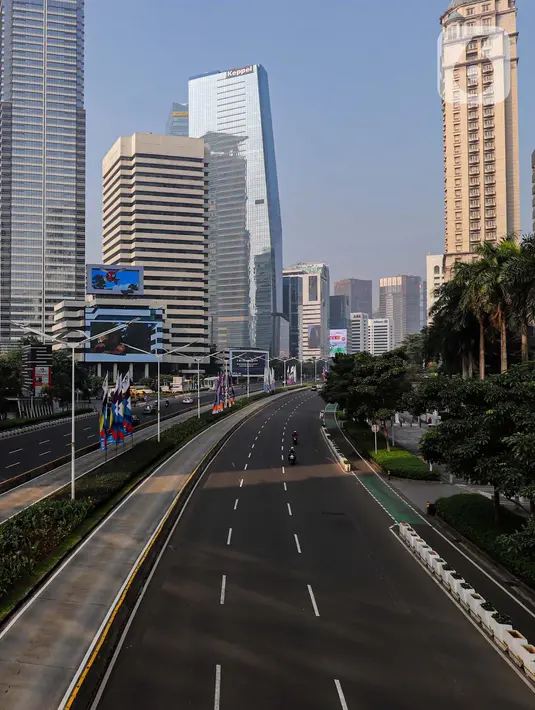 Lengangnya beberapa ruas jalan protokol di Jakarta dikarenakan libur panjang perayaan Hari Raya Idul Adha 1445 Hijriah. (Liputan6.com/Angga Yuniar)
