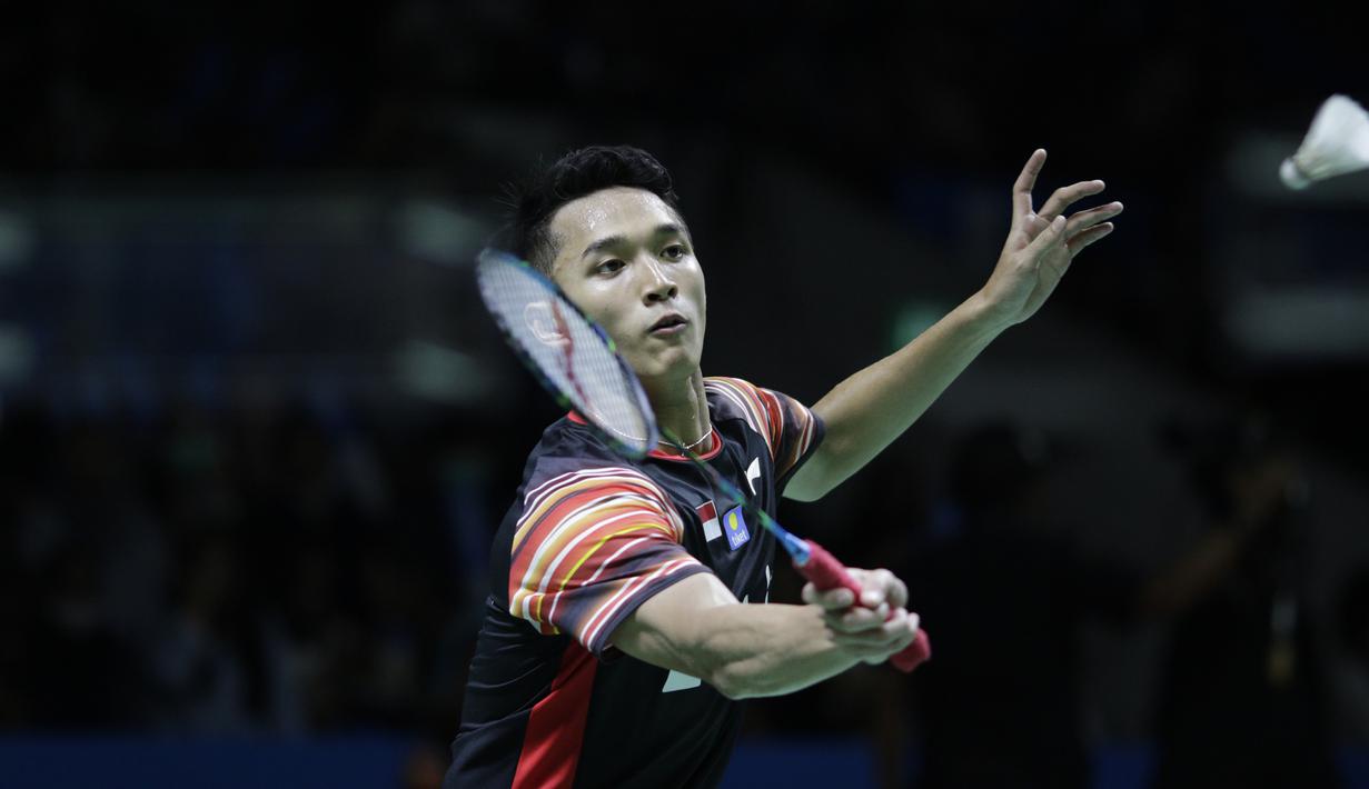 Tunggal putra Indonesia, Jonatan Christie, saat melawan wakil Denmark, Hans-Kristian Solberg Vittinghus, pada Indonesia Open 2019 di Istora, Jakarta, Kamis (18/7). Jonatan menang 22-20, 21-13. (Bola.com/M Iqbal Ichsan)