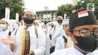 Murid sekolah melakukan pawai mengelilingi Kawasan Pejambon dan Gambir di Jakarta, Sabtu (8/10/2022). Pawai tersebut diikuti ratusan peserta dari Madrasah Ibtidaiyah (MI), Madrasah Tsanawiyah Negeri (MTsN), Madrasah Aliyah dan perwakilan Majelis Taklim Istiqlal dalam rangka memperingati Maulid Nabi Muhammad SAW. (Liputan6.com/Herman Zakharia)