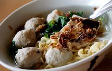 Berapa Kalori dan Nutrisi dari Bakso? Dampak yang Perlu Diwaspadai dalam Setiap Suapan
