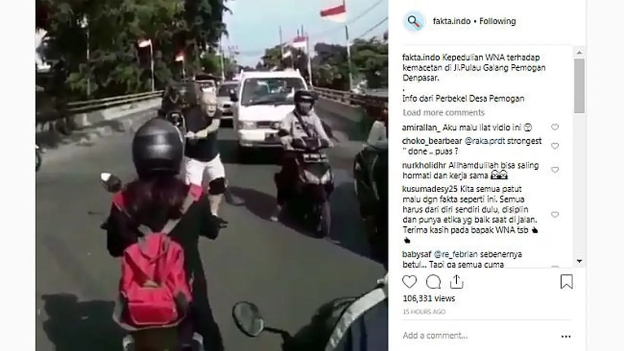 Seorang bule mengatur lalu lintas (@faktindo/Instagram)