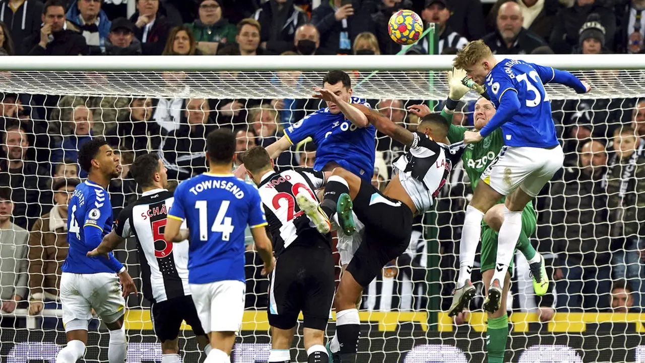 FOTO: Hajar Everton 3-1, Newcastle United Keluar dari Zona Degradasi