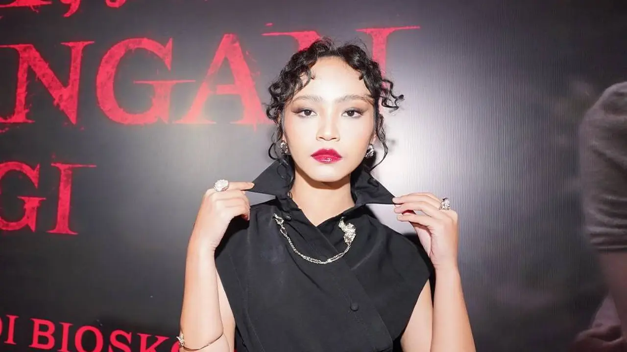 Kawai Labiba di gala premiere Putri Jangan Gentayangan Lagi