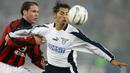 0-4 dari Lazio. AC Milan bertandang ke markas Lazio pada leg kedua semifinal Coppa Italia musim 2003/2004, 11 Februari 2004. Hasil akhir AC Milan kalah 0-4 lewat dua gol dari Stefani Fiore dan masing-masing satu gol dari Cesar Aparecido dan Fabio Liverani. (AFP/Paolo Cocco)