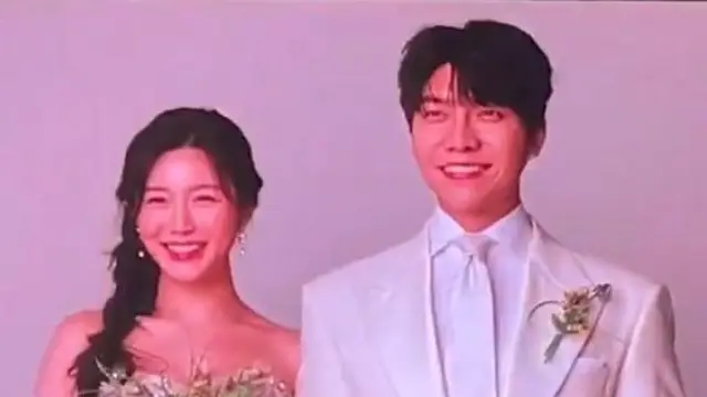 Foto Cantiknya Lee Da In Pakai 3 Gaun Pengantin Berbeda saat Menikah dengan Lee Seung Gi