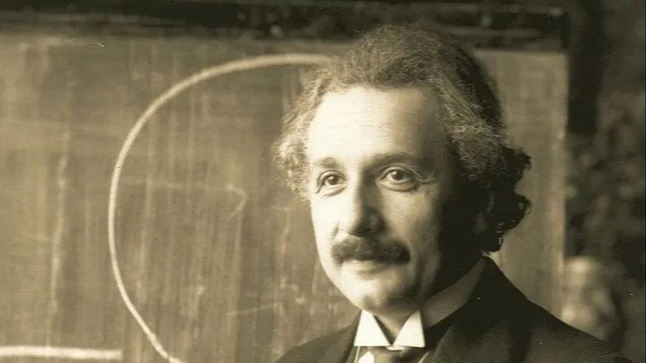 <b>Albert Einstein, Fisikawan</b>