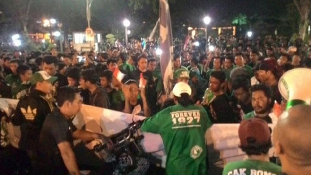 Bonek 27 geram dengan bos klub pujaannya sendiri