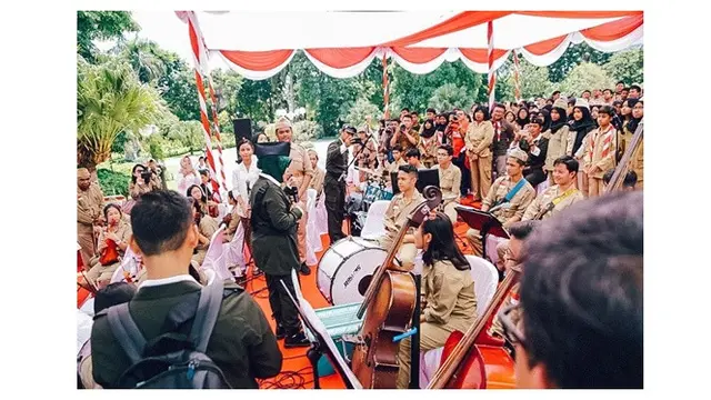 Momen Ibu Risma Saat Ikut Parade Surabaya Juang 2019