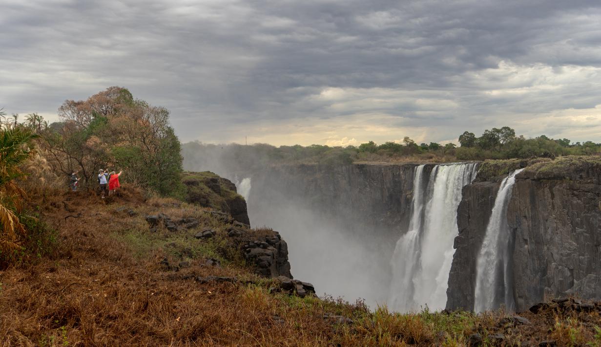 FOTO: Penampakan Air Terjun Victoria di Zimbabwe yang Kekeringan Parah