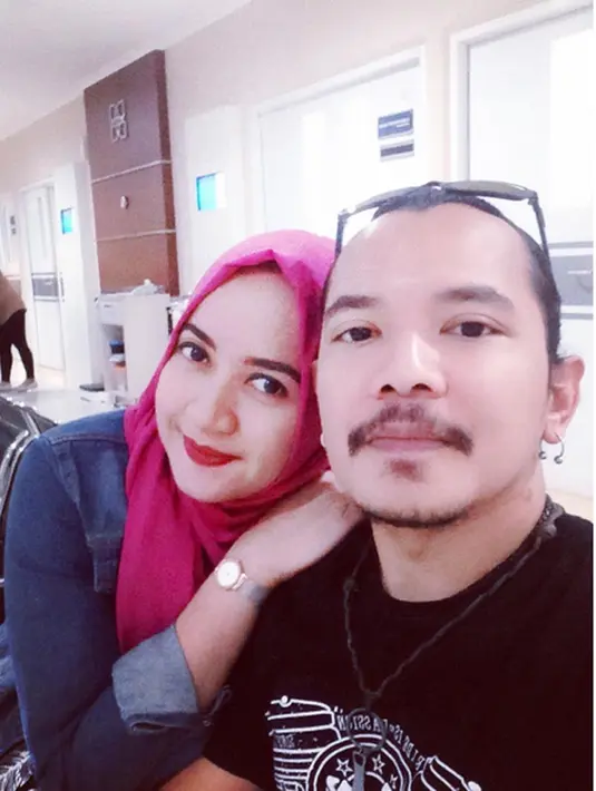 "Selamat ya Cell, moga menjadi anak yang Sholeh dan berbakti kepada kedua orang tua." tulis ekota_iki. "selamat om, semoga menjadi anak yang sholeh, berbakti pada orang tua, dan berguna bagi nusa dan bangsa, salam blaarrrrt,"tulis krezna06. (cellanadalam)