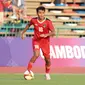 Striker Timnas Indonesia U-22, Titan Agung Fawwazi menguasai bola saat menghadapi Myanmar pada laga kedua Grup A SEA Games 2023 di Olympic Stadium, Phnom Penh, Kamboja, Kamis (4/5/2023). (Bola.com/Abdul Aziz)