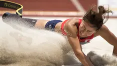 Nakanishi Maya atlet Jepang peraih medali emas di nomor lompat jauh putri klasifikasi T42-44/61-64 pada Asian Para Games 2018, di Stadion Utama Gelora Bung Karno Jakarta, Selasa (9/10/2018).  (Bola.com/Peksi Cahyo)
