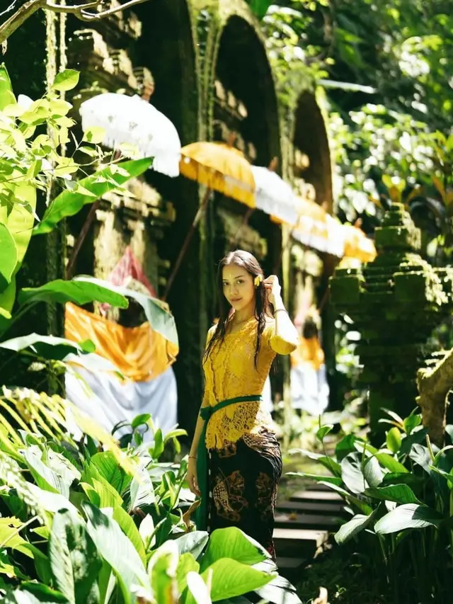 Potret Anya Geraldine dalam Balutan Kebaya