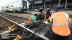 Sejumlah pekerja memperbaiki rel jalur Kerata Api di Stasiun Tugu, Yogyakarta, Selasa (28/6). Perbaikan di lakukan untuk memperlancar arus mudik dengan menggunakan transportasi layanan kereta api. (Liputan6.com/Boy Harjanto)