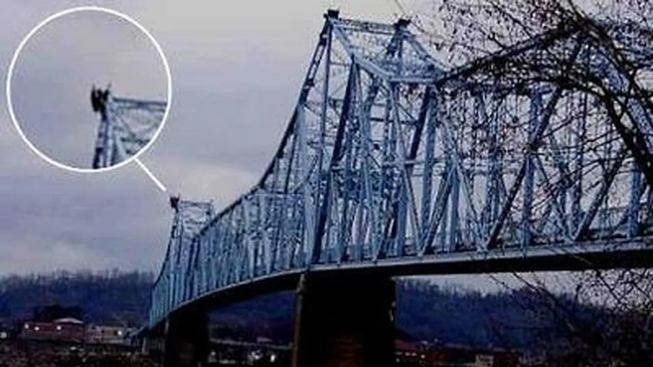 Penampakan di SIlver Bridge sebelum ambruk. (bmp-xfiles.blogspot.com)