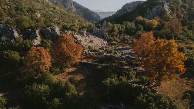Petualangan Trekking di Tengah Sejarah dan Alam