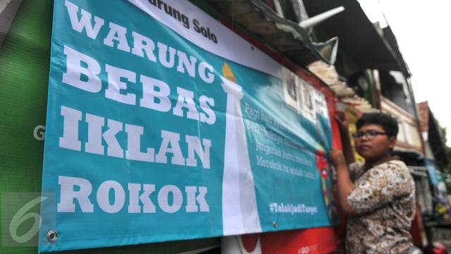 20151105-Aksi Siswa SMP Tolak Iklan Rokok di Warung-Jakarta