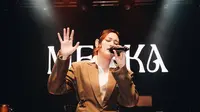 Meiska berusaha selalu dekat dengan penggemar yang disebut Meiteam. Ia mengakui karier musiknya ada di titik ini tak luput dari dukungan besar fans. (Foto: Bahana Gaung dari Instagram @meiskaadindap)