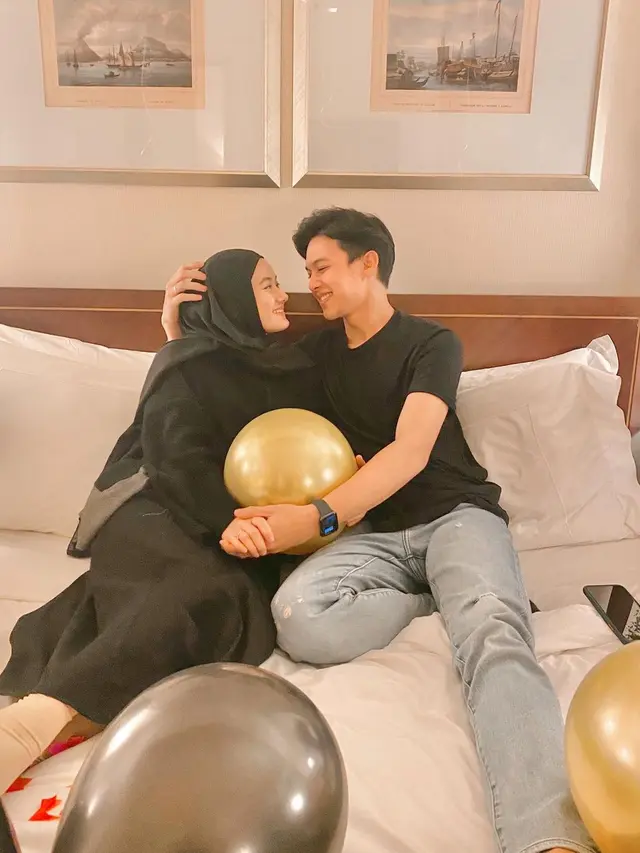 [Fimela] Dinda Hauw dan Rey Mbayang