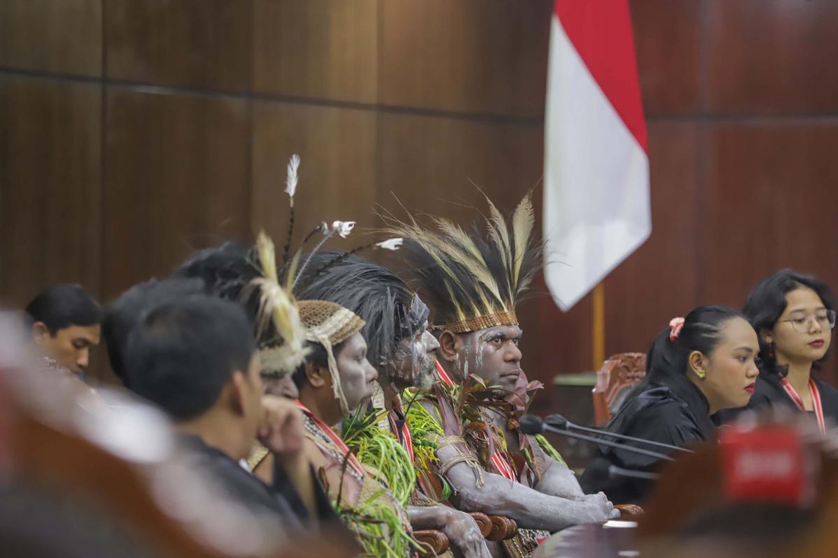FOTO: Geram PSN Gugat Pasal Proyek Strategis Nasional, Gelar Doa Adat di MK