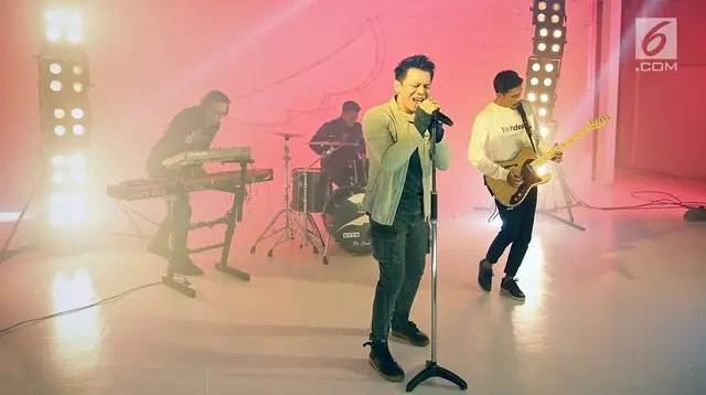 15 Lagu yang Dikenal Lewat Versi Penyanyi Berbeda dari Rekaman Pertamanya