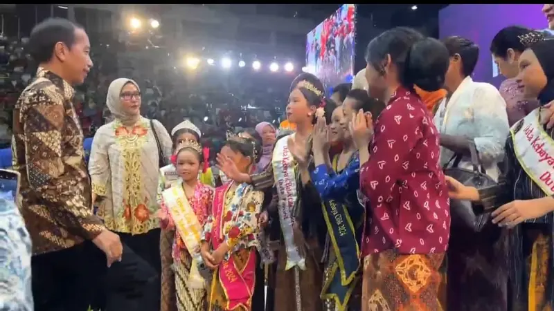 Model cilik Aleeya diajak selfie Presiden Joko Widodo