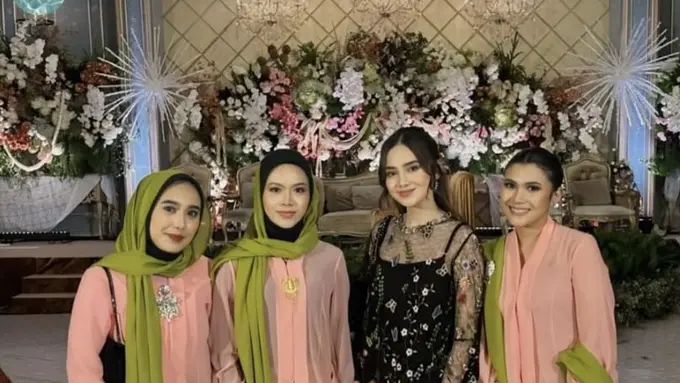 Syifa Hadju saat Temani El Rumi Kondangan Adat Betawi