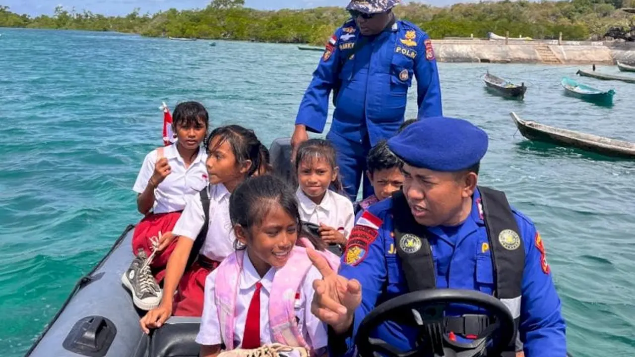 Pelajar SD di pulau terluar NTT