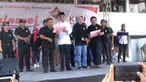 Deklarasi damai ini membuat kedua pendukung dari pasangan calon saling ejek serta nyaris berunjung ricuh.