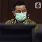 Terdakwa kasus korupsi Bantuan Sosial (Bansos) Covid-19 yang juga mantan Menteri Sosial Juliari Batubara saat menjalani sidang di Pengadilan Tipikor, Jakarta, Senin (10/5/2021). Sidang lanjutan tersebut beragendakan mendengar keterangan empat orang saksi. (Liputan6.com/Helmi Fithriansyah)