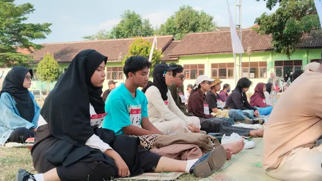 Antusias Warga Ikut Lomba Melamun Sore Hari