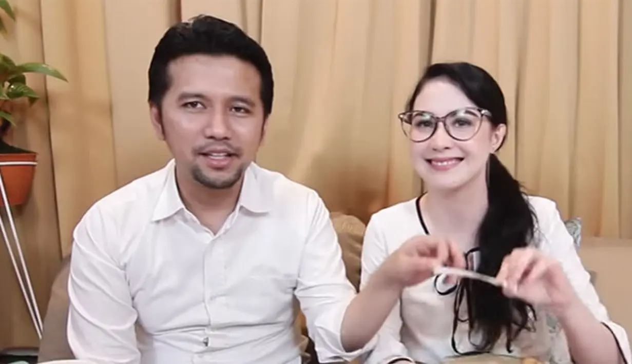 Arumi Bachsin dan Emil Dardak (Youtube/Arumi Bachsin)